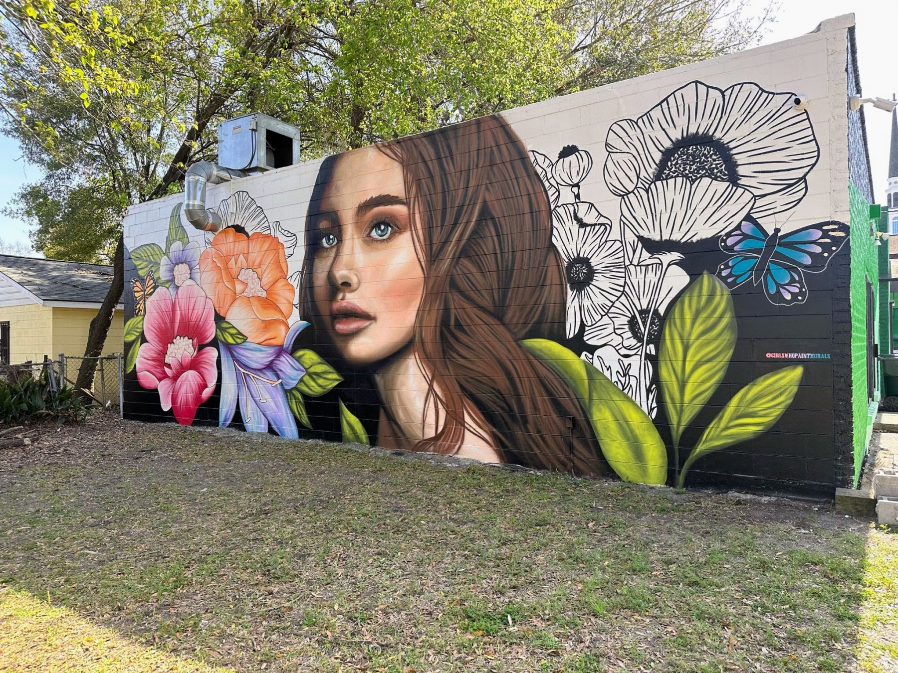Girls Who Paint Murals